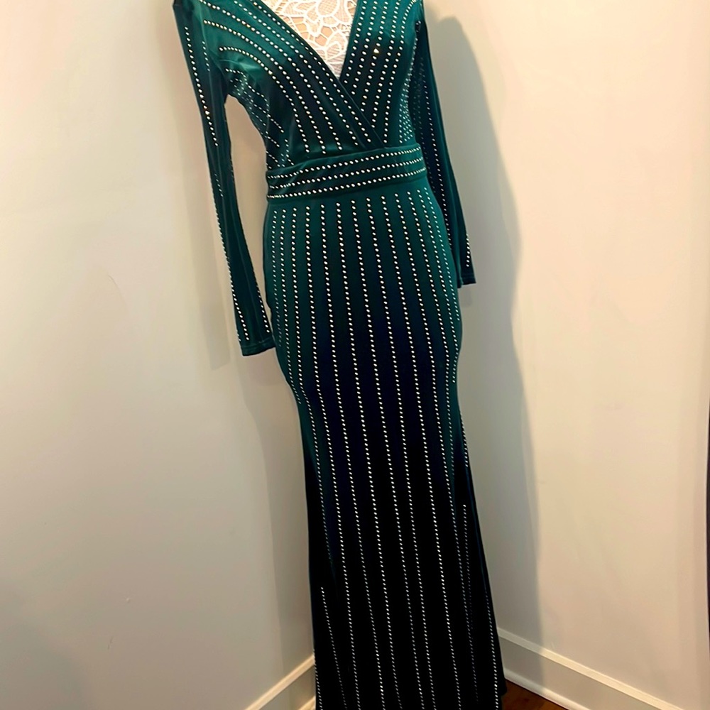 Windsor Boutique Brand! Green maxi diamond dress. Size Large.
